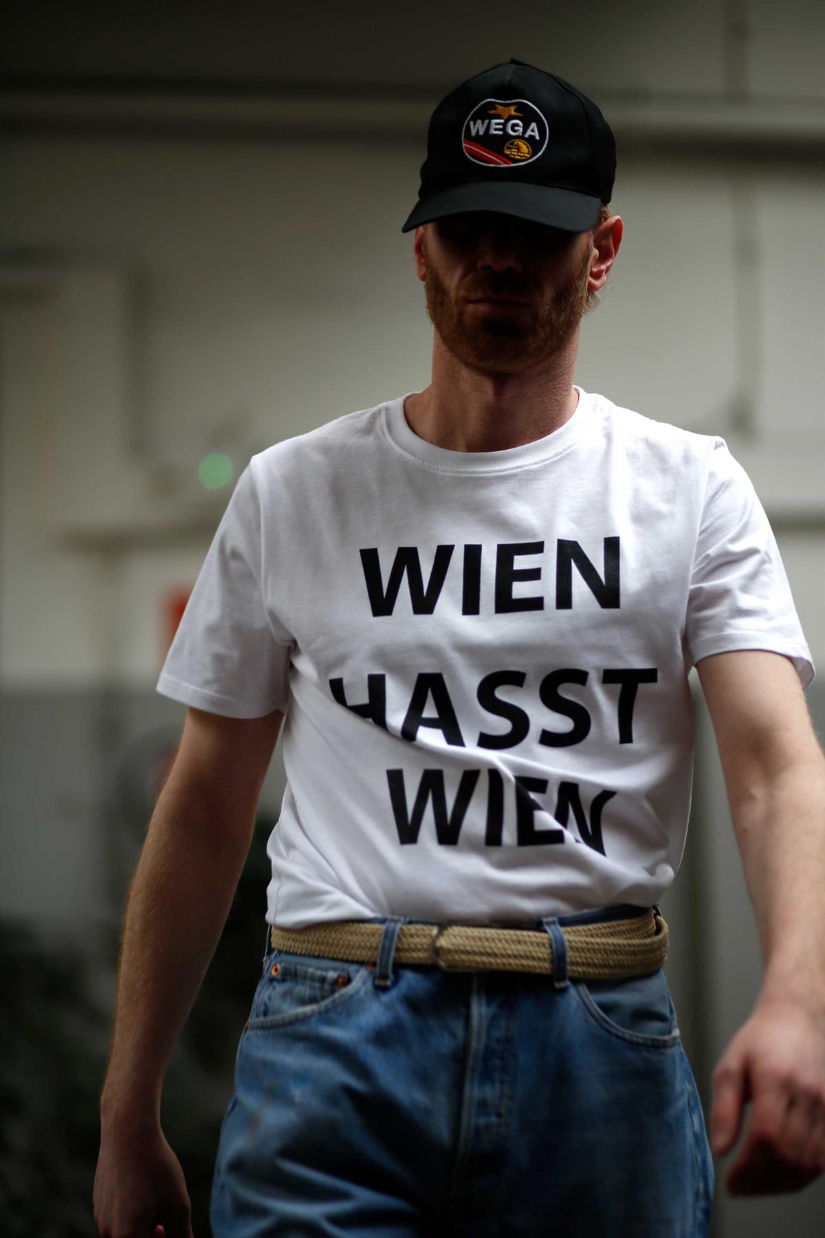 MARTINGRANDITS.COM_Wien hasst Wien T-Shirt_EUR 70_1 © Johanna Marousek