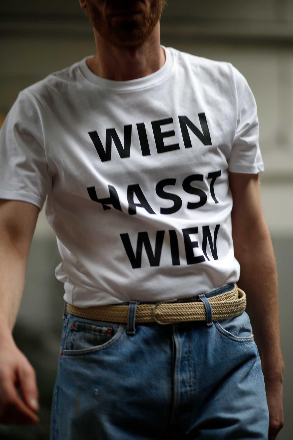 MARTINGRANDITS.COM_Wien hasst Wien T-Shirt_EUR 70_2 © Johanna Marousek