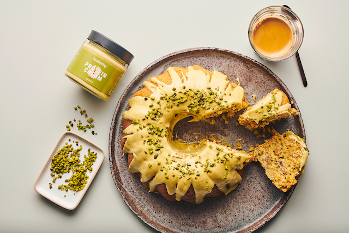 foodspring_Protein Cream Pistazie_limitierted Edition_EUR 6,99_Pistazien Avocado Kuchen