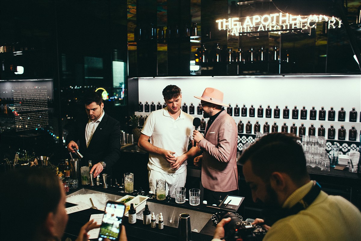 The Apothecary Bar_powered by Saint Charles_presented by Das LOFT - Launch-Event 10.11.2022 © Mila Zytka_32