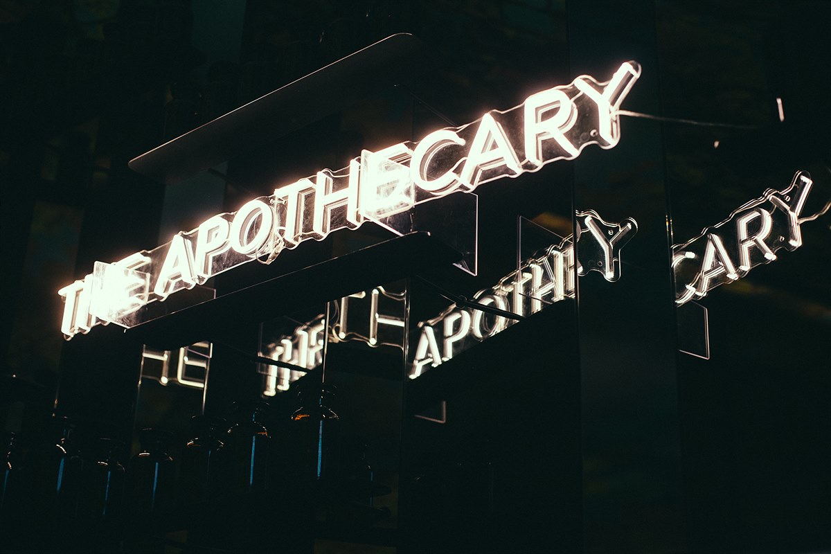 The Apothecary Bar_powered by Saint Charles_presented by Das LOFT - Launch-Event 10.11.2022 © Mila Zytka_49