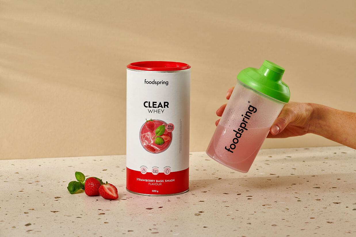 foodspring_Clear Whey_Strawberry Basil Smash_EUR 32,99_03