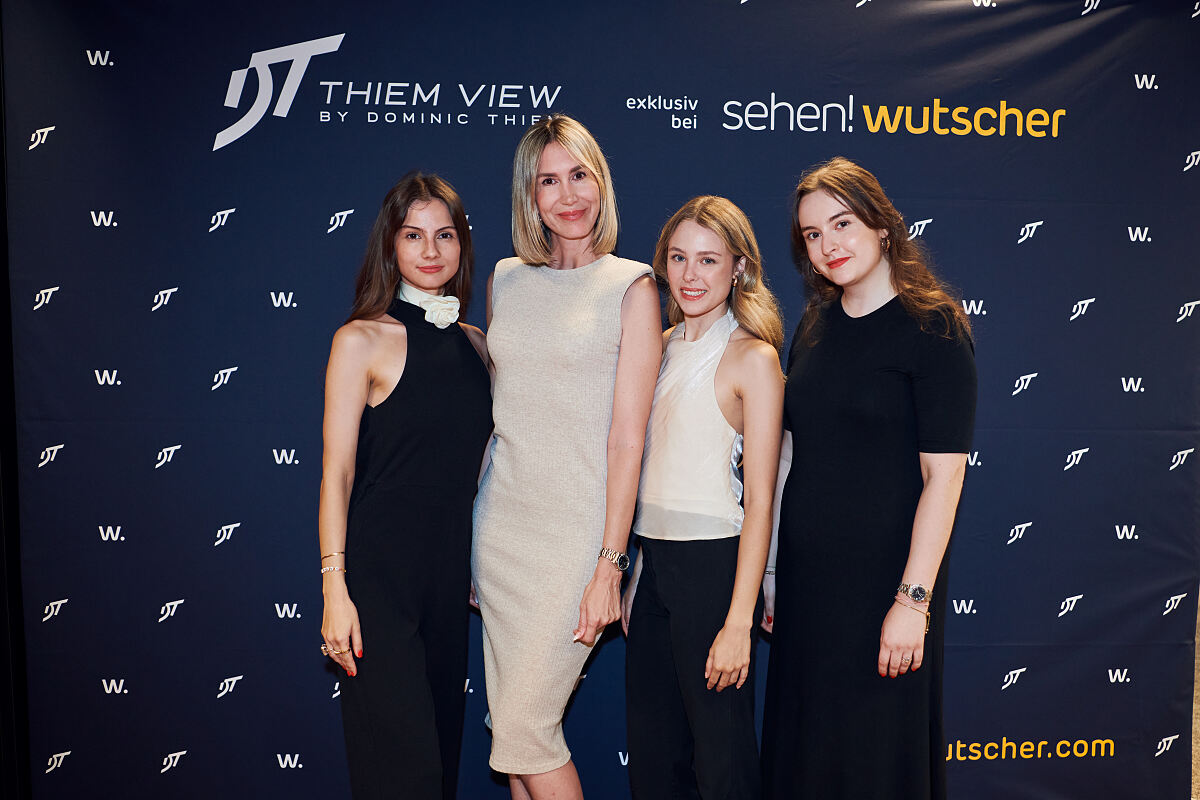 sehen!wutscher_THIEM VIEW_Team SISTER ACT_vlnr. Nora Wunderwald, Nina Haider, Alina Deutschmann, Laura Schramböck_(c) Kerstin Hammerschmid