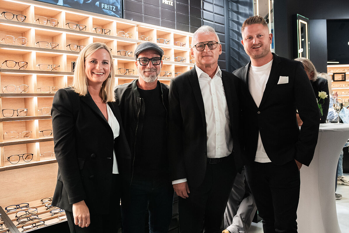 sehen!wutscher_Flagship Store Graz Opening_vlnr. Alexandra Wutscher-Hold, Roman Mählich, Fritz Wutscher, Fritz Wutscher jr._(c) Björn B. – Agentur für Gestaltung