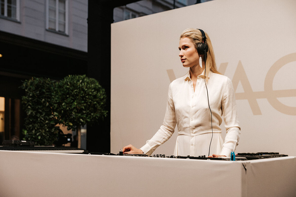 WAGNER Boutique Opening, 19.9.24  DJ Alice Mary (c)Philipp Lipiarski