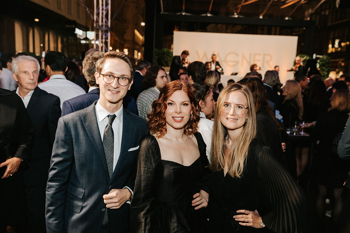 WAGNER Boutique Opening, 19.9.24, vlnr. Felix Gmeiner-Wagner, Teresa Vogl, Antonia Gmeiner-Wagner (c)Philipp Lipiarski