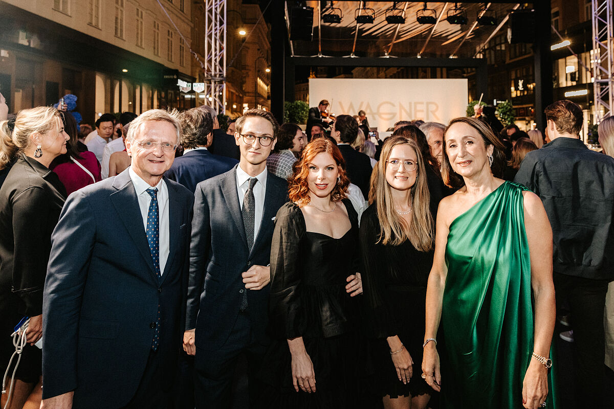 WAGNER Boutique Opening, 19.9.24, vlnr. Hermann Gmeiner-Wagner, Felix Gmeiner-Wagner, Teresa Vogl, Antonia Gmeiner-Wagner, Katharina Gmeiner-Wagner (c)Philipp Lipiarski