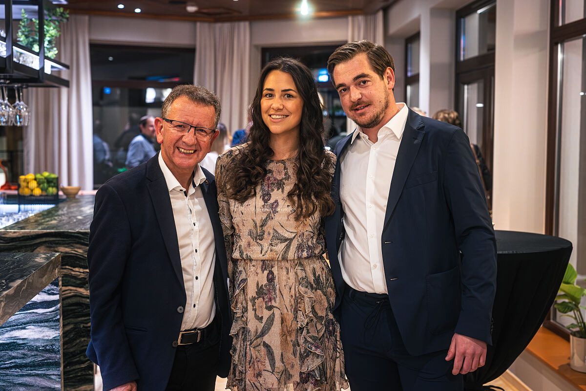 Neue Post -Upside Downtown Hotel_Bürgermeister Andreas Wimmreuter, Nadia Bruckner, Darijo Vujicic_(c)Johannes Radlwimmer_1