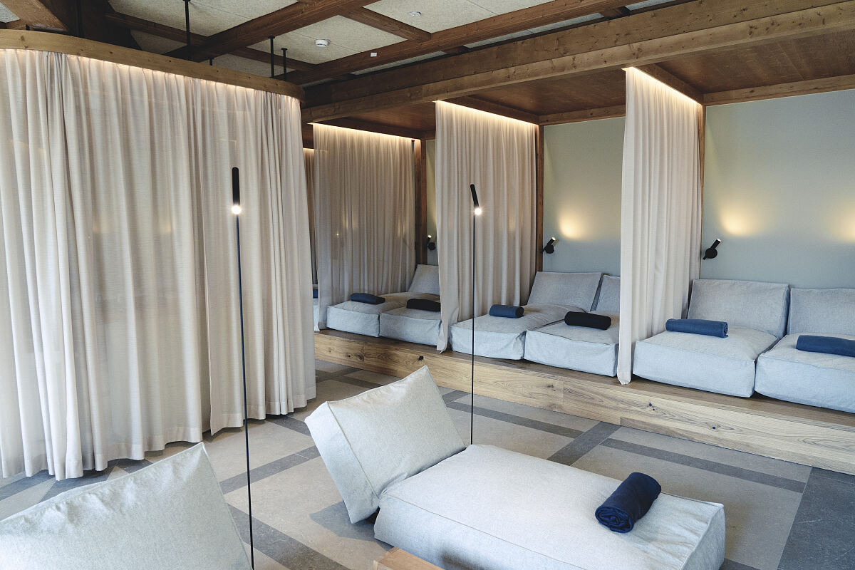 Neue Post – Upside Down Town Hotel_Wellnessbereich_(c) Moritz Mayer_2