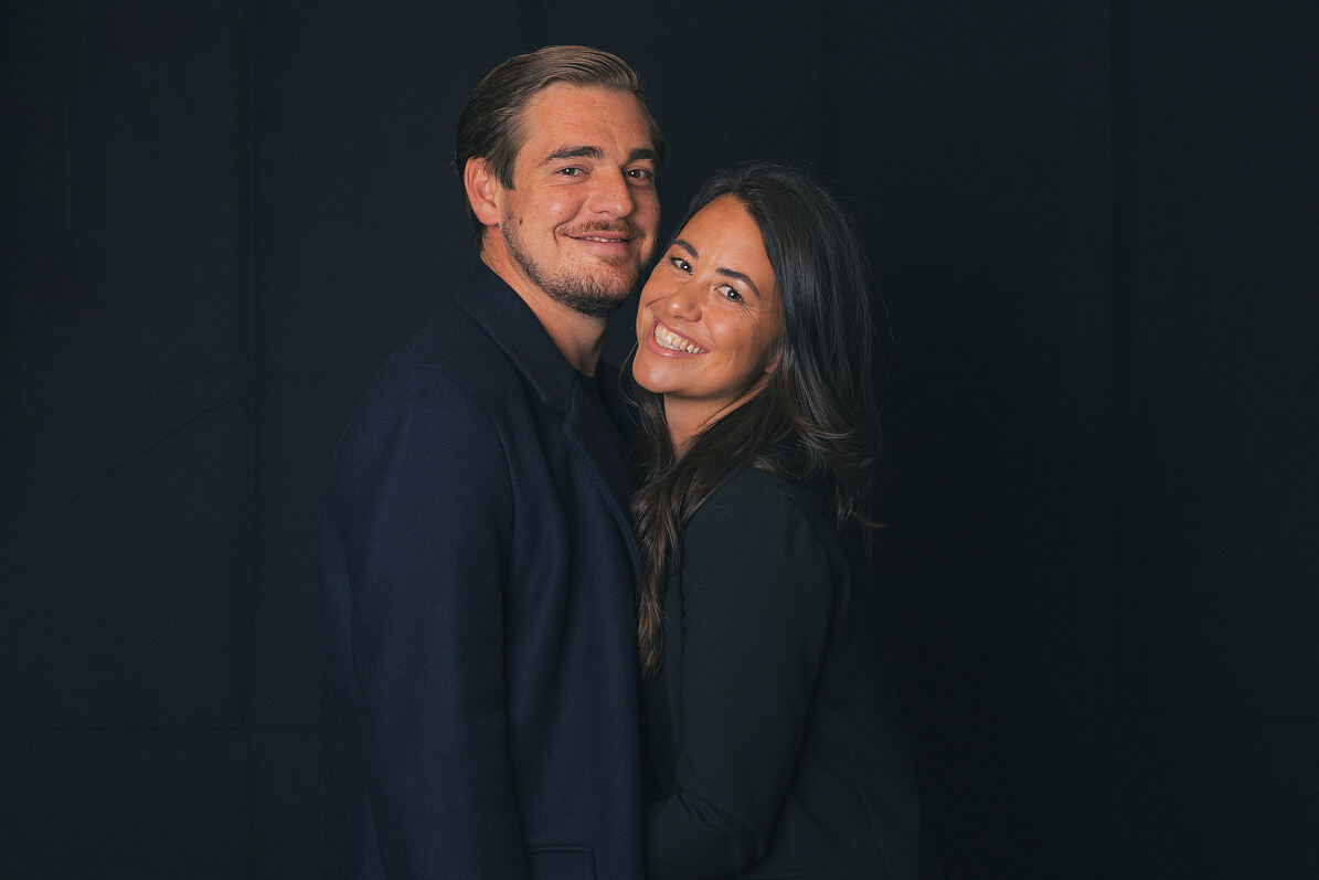 Upside Down Town Hotel - Neue Post - Gastgeber Nadia Bruckner und Darijo Vujicic_(c) Johannes Radlwimmer_1
