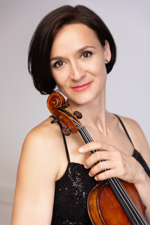 Upside Down Town Hotel – Neue Post_Yoga und Violine Vibes mit Deniza Liebhauser (c) Deniza Liebhauser_2