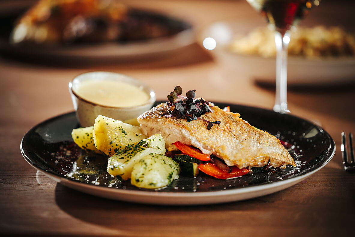 FREIHERZ Hauptgerichte_Gegrilltes Zanderfilet (c) Philipp Lipiarski_1