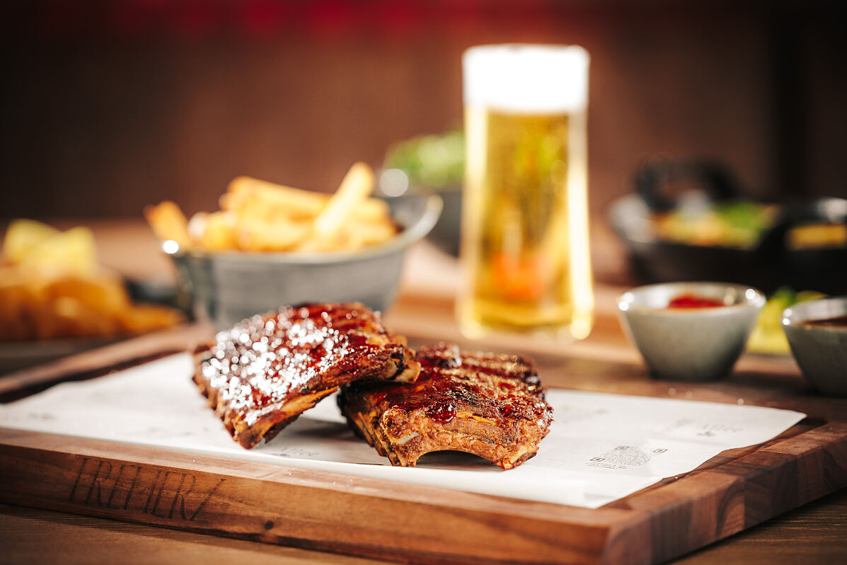 FREIHERZ Hauptgerichte_Smoked BBQ Ribs (c) Philipp Lipiarski_1