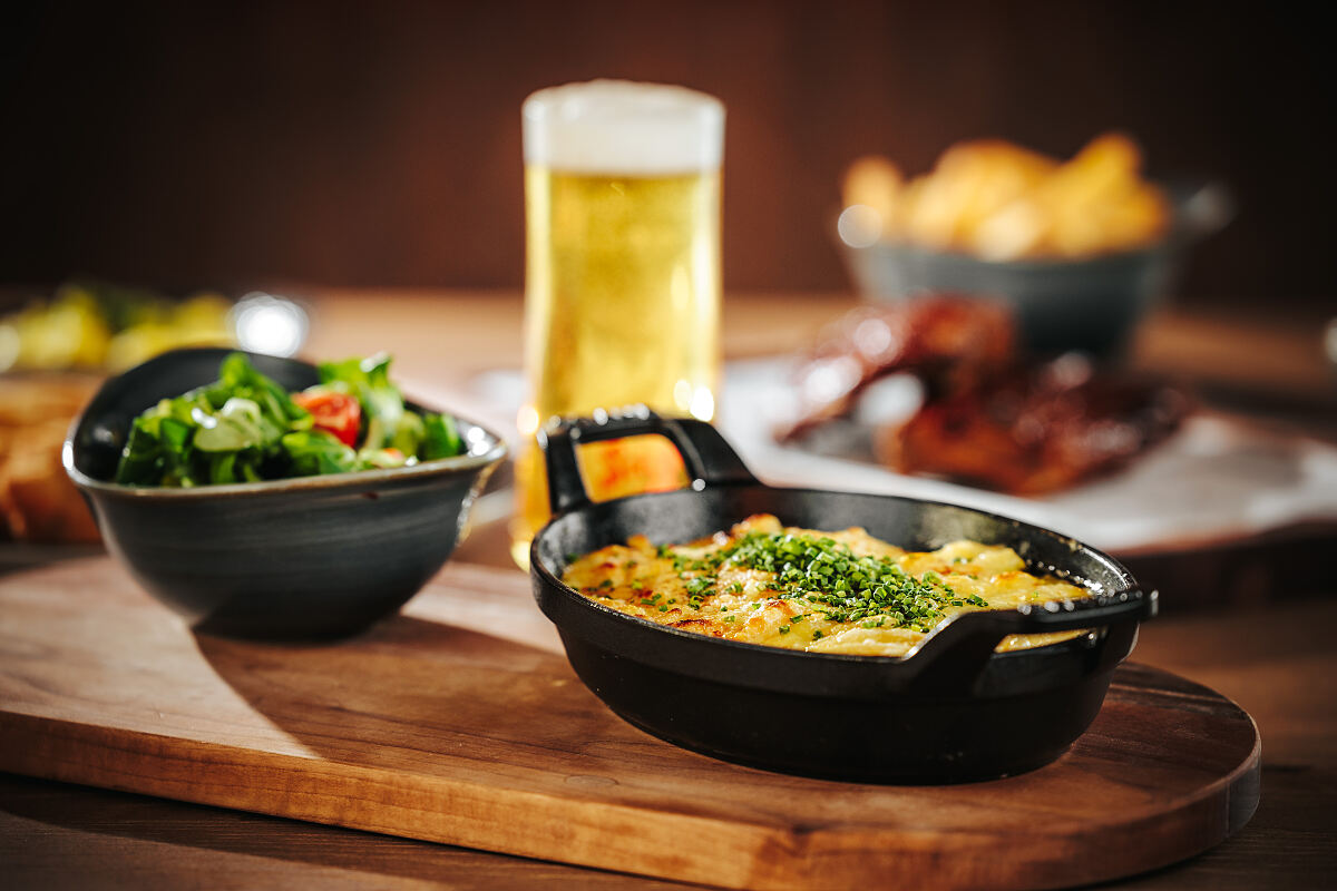FREIHERZ Hauptgerichte_Überbackene Käsespätzle (c) Philipp Lipiarski