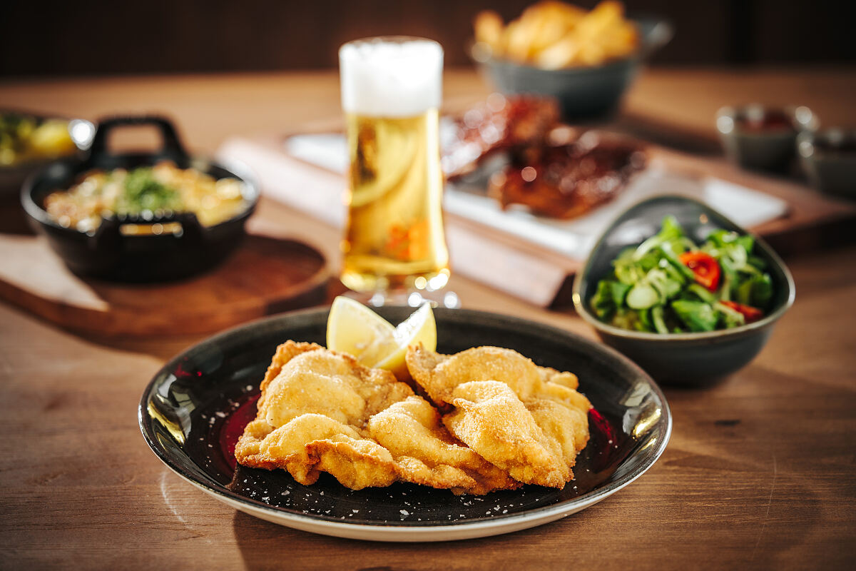 FREIHERZ Hauptgerichte_Wiener Schnitzel vom Kalb (c) Philipp Lipiarski_1