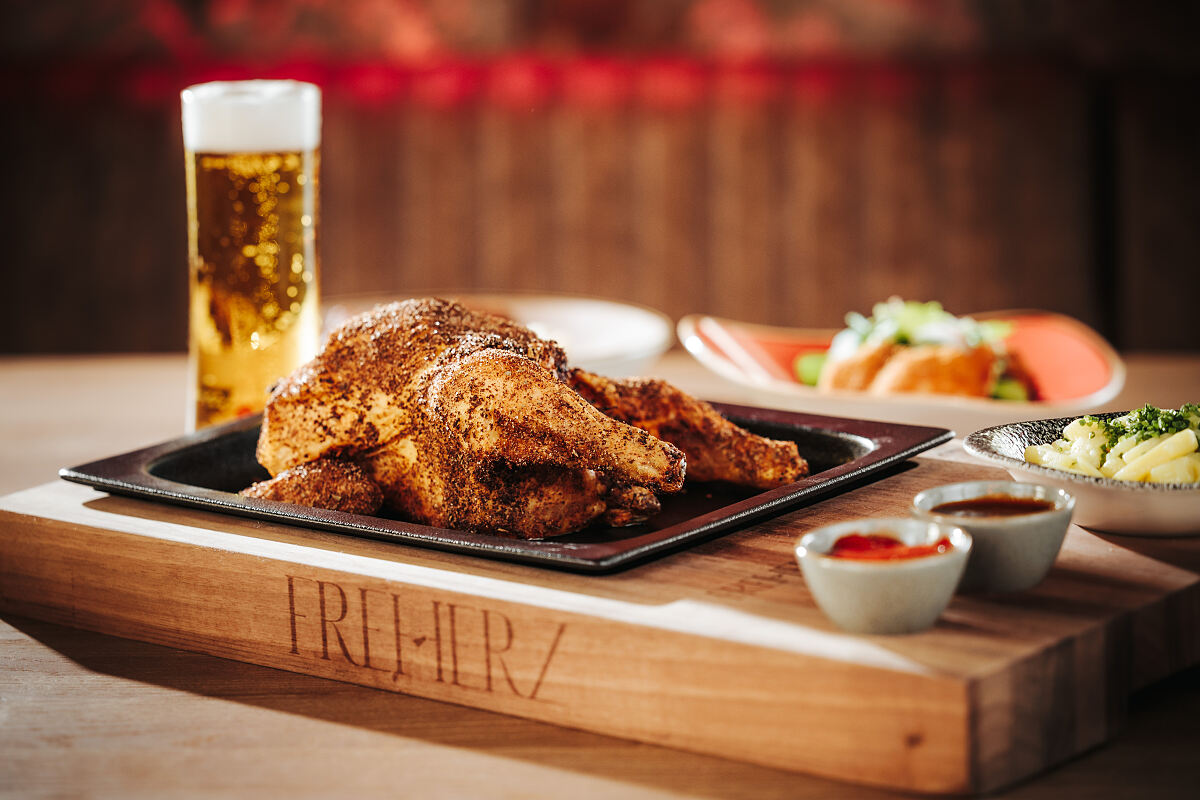 FREIHERZ Schmankerl_Saftiges Grillhuhn aus unserem Josper Grill (c) Philipp Lipiarski_1