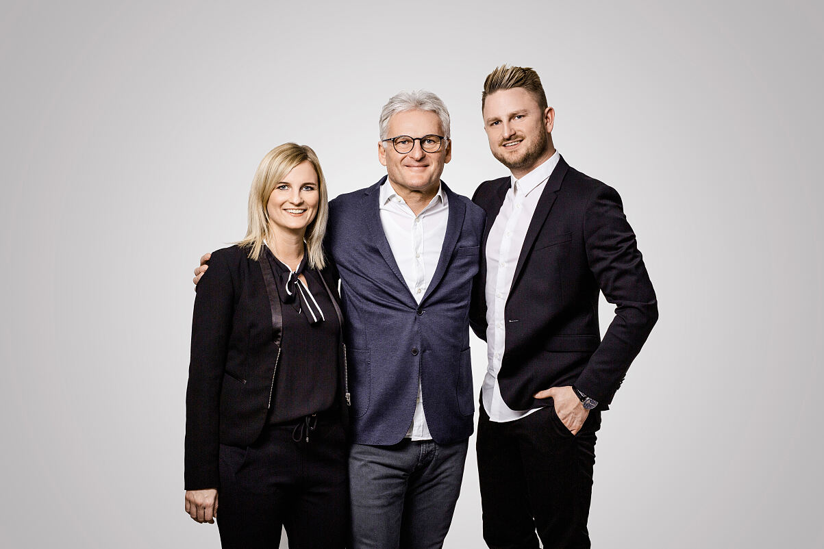 Familie Wutscher_Geschäftsführung_vlnr. Alexandra Wutscher-Hold, Fritz Wutscher, Fritz Wutscher jr._(c) MiriamPrimik_b