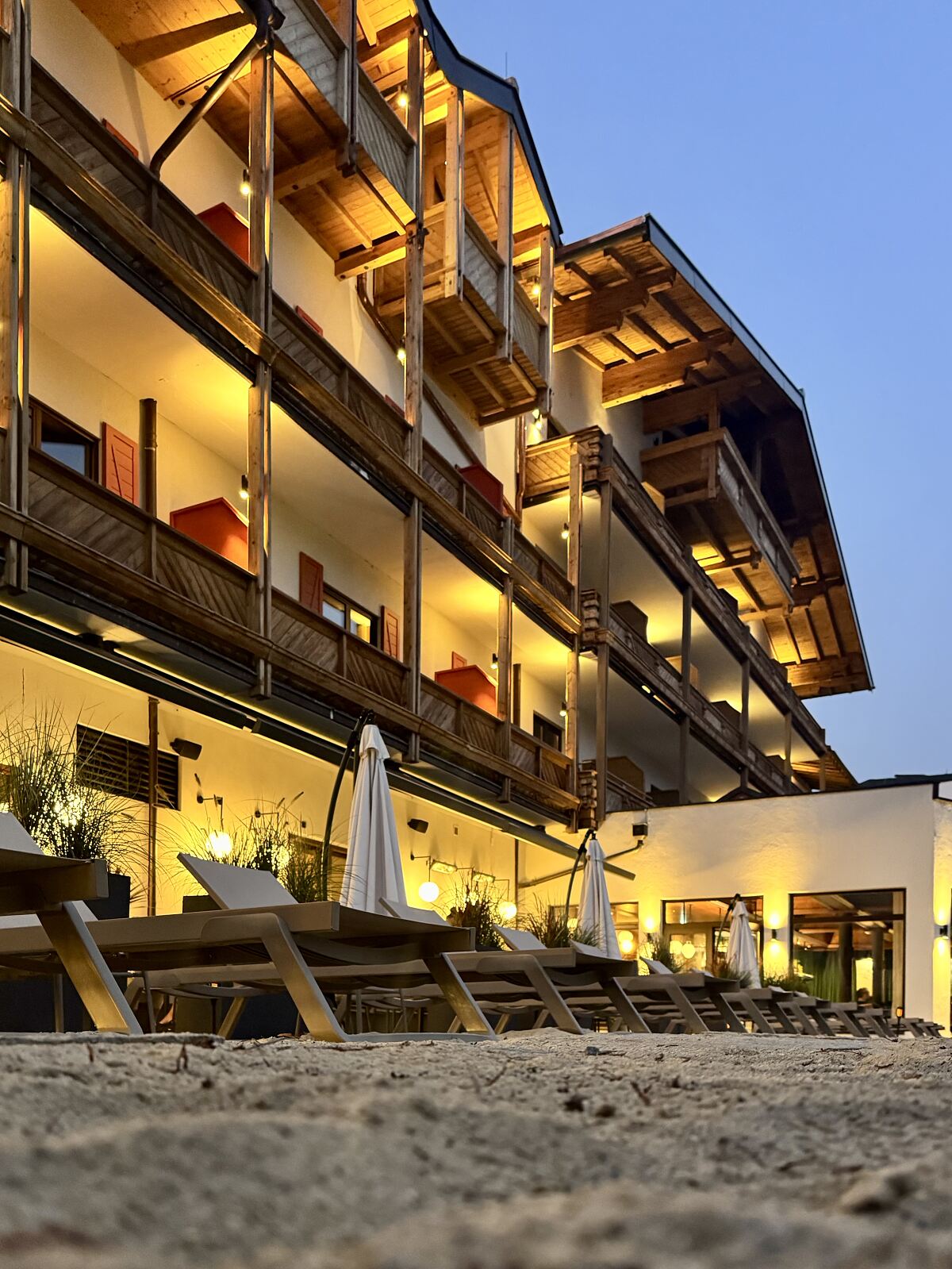 Upside Down Town Hotel – Neue Post (c) Janosch Gruschczyk_2