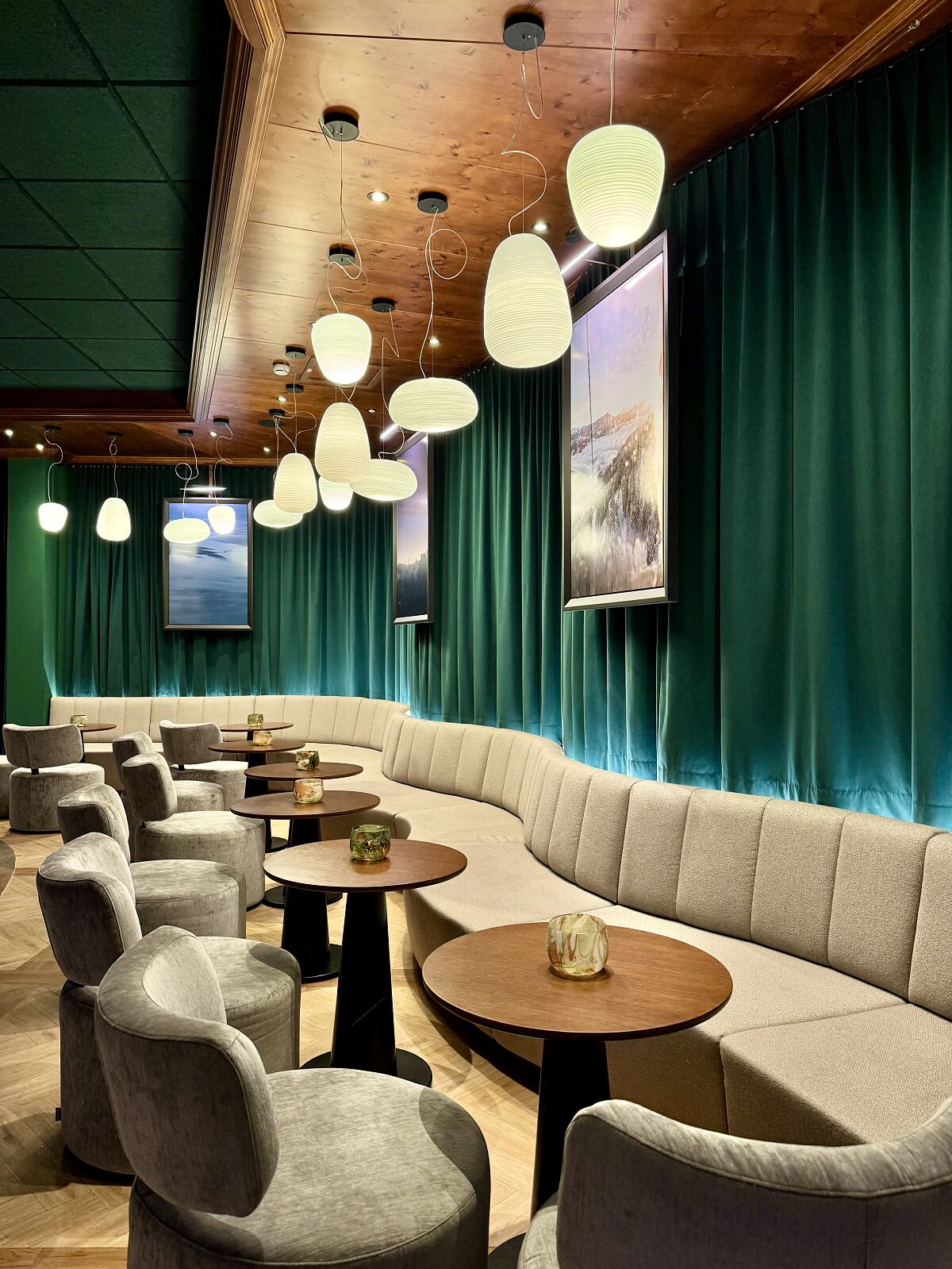 Upside Down Town Hotel – Neue Post_Lobby (c) Janosch Gruschczyk