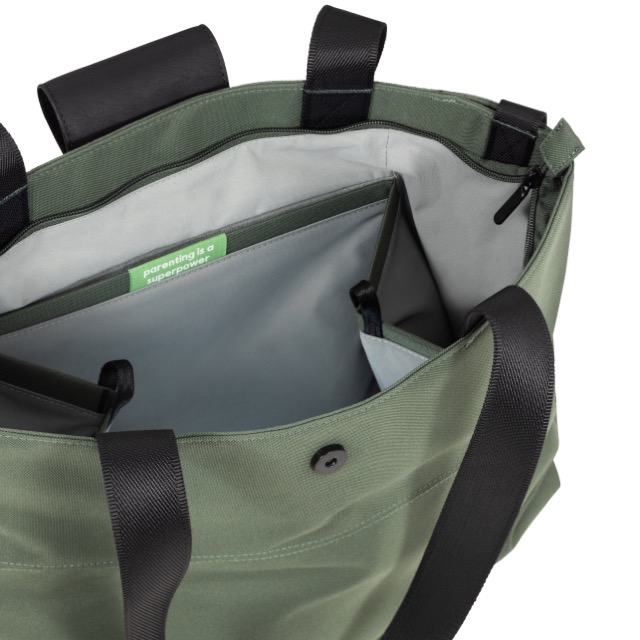 Joolz Changing Bag_Inside view_Forest green_EUR_119,95 4