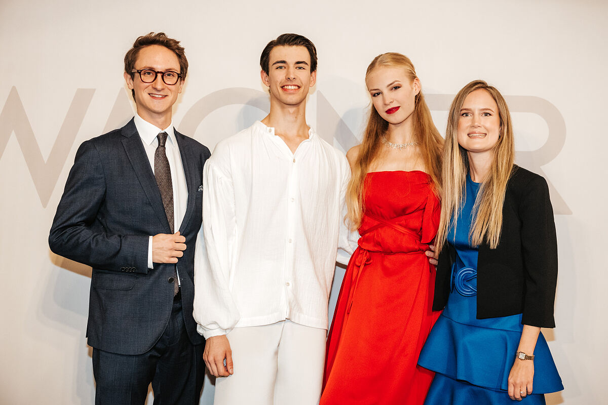WAGNER lud zur Eröffnung des neu gestalteten WAGNER Stammhauses_Felix Gmeiner-Wagner, Victor Cagnin und Milda Luckute, Antonia Gmeiner-Wagner (c) Philipp Lipiarski_18