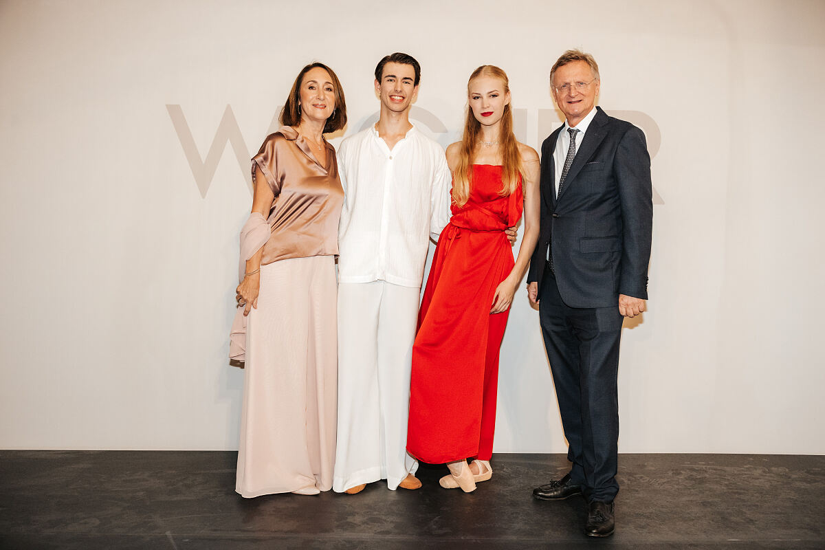 WAGNER lud zur Eröffnung des neu gestalteten WAGNER Stammhauses_Katharina Gmeiner-Wagner, Victor Cagnin und Milda Luckute, Hermann Gmeiner-Wagner (c) Philipp Lipiarski_16