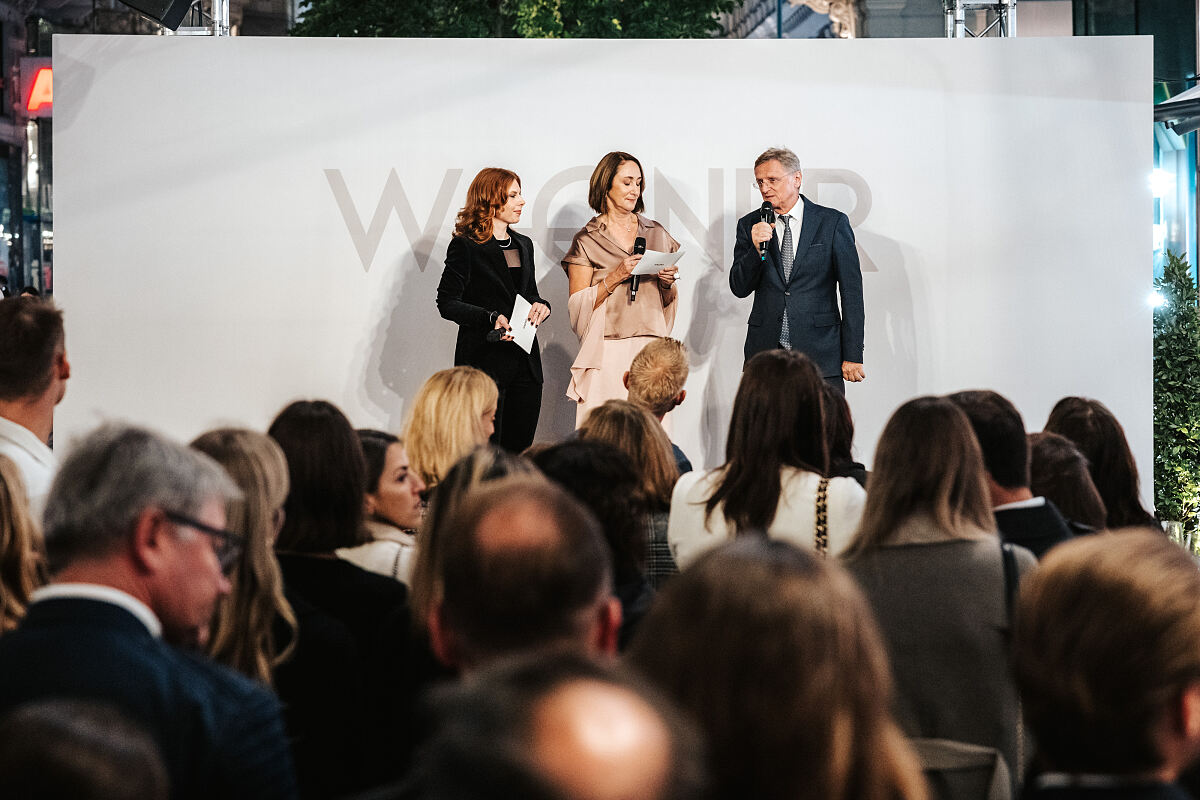 WAGNER lud zur Eröffnung des neu gestalteten WAGNER Stammhauses_Teresa Vogl, Katharina und Hermann Gmeiner-Wagner (c) Philipp Lipiarski_5