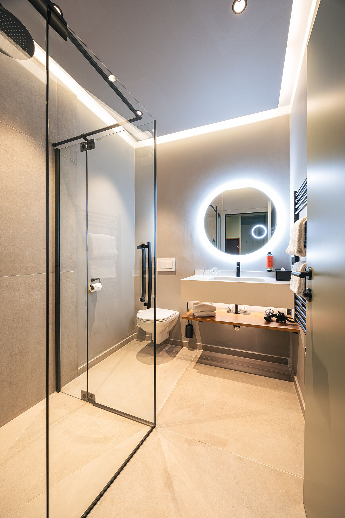 Neue Post - Upside Down Town Hotel_Zimmer_10
