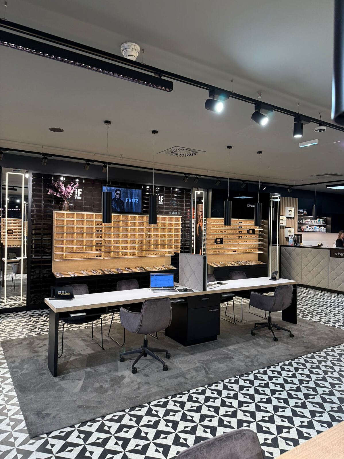 sehen!wutscher_Filiale City Arkaden Klagenfurt_12