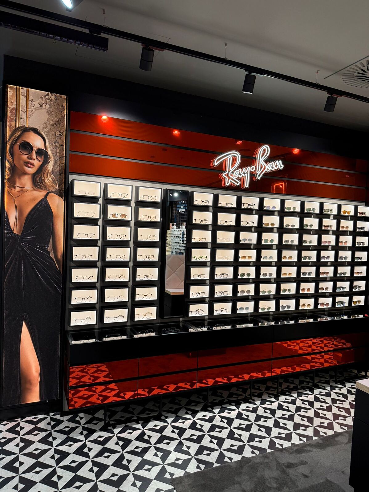 sehen!wutscher_Filiale City Arkaden Klagenfurt_2