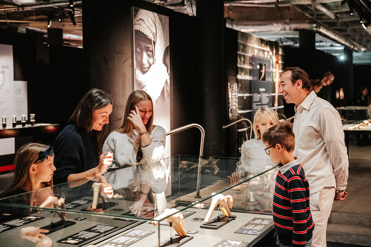 KOERPERWELTEN – Pre-Opening am 20.11. in Wien (c) PhilippLipiarski_8