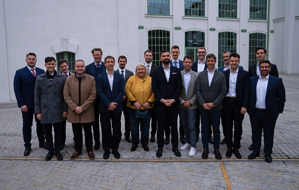 07_GymBeam Führungsteam, Investoren, Rothschild & Co Berater sowie die juristischen Teams aller Parteien_(c)GymBeam