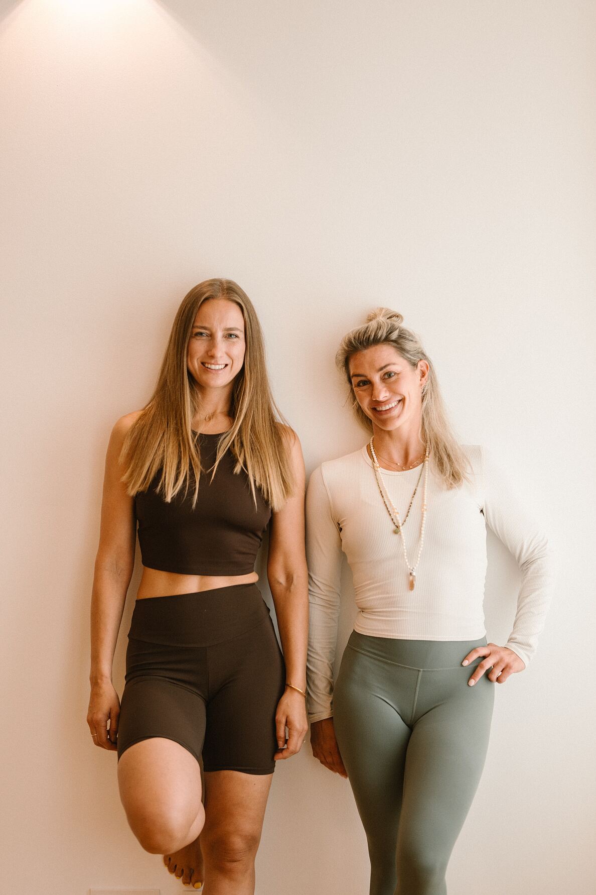 Move Mind Food by Dominique_FBR Breathwork_vlnr. Recha Magdalena Budde, Dominique Scharax_Einzelsession und Workshops (c) vandiangga_6