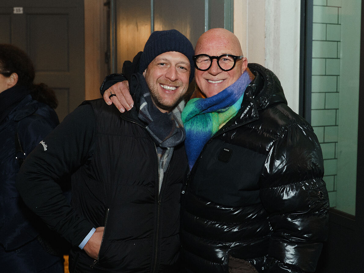 vlnr. Maximilian Klein mit Alexander Goebel_VIP Charity for Dudlerei 18.12.2025 (c) Leon Moik, MOIK MEDIA