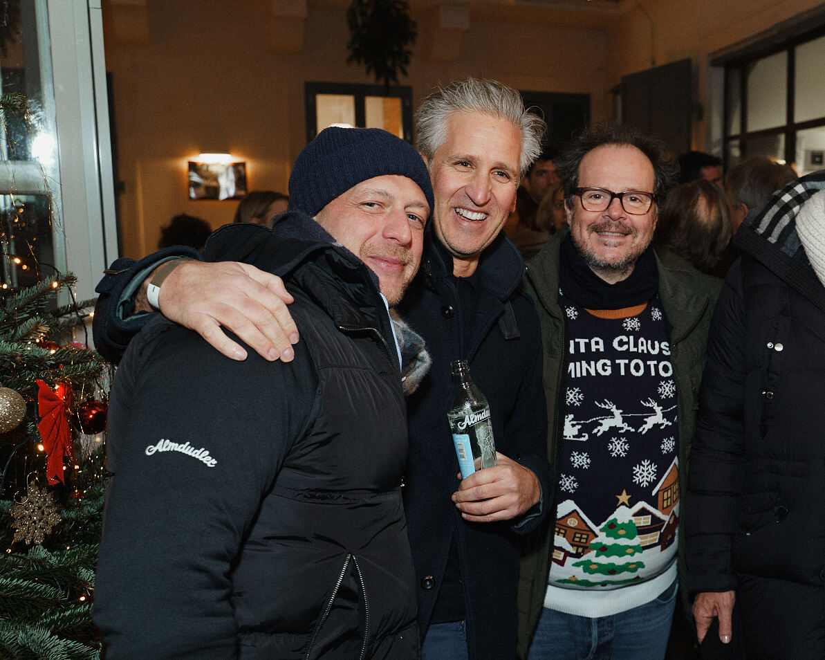 vlnr. Maximilian Klein, Johann-Philipp Spiegelfeld, Thomas Mraz_VIP Charity for Dudlerei 18.12.2025 (c) Leon Moik, MOIK MEDIA