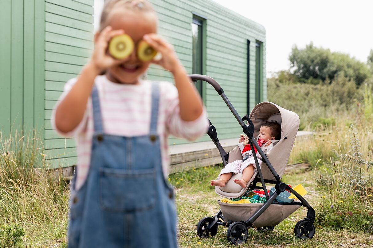 Joolz Aer2 Nest to seat_1_(c) Joolz