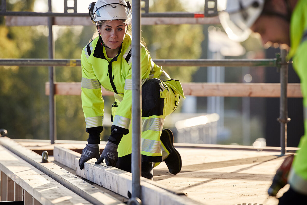 FRISTADS_Workwear Frauen_134246-196_jacket_134239-196_trousers_