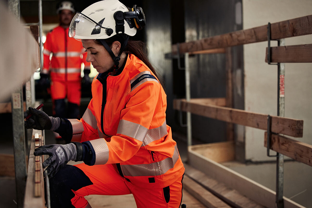 FRISTADS_Workwear Frauen_134246-271_jacket_134241-271_trousers